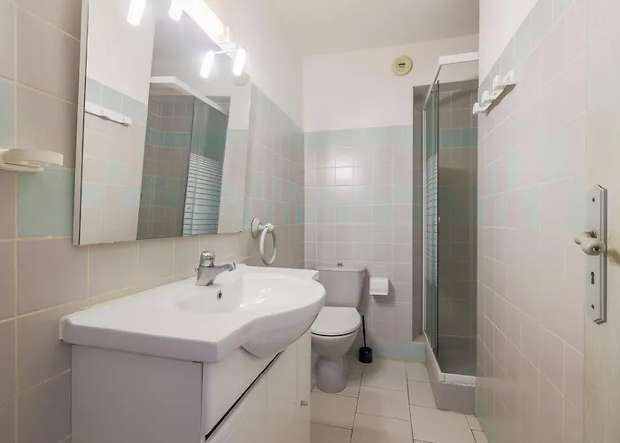 La Tour Genoise - Climatise Avec Piscine Partagee *